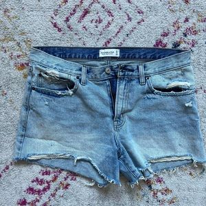 Abercrombie mid rise boyfriend shorts